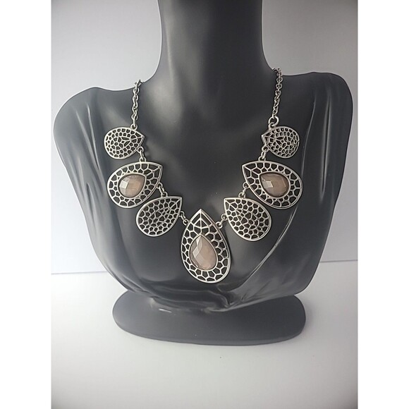 Vintage Necklace Silver Tone Tan Faceted Rhinestones Teardrop Jewelry Costume - Picture 7 of 15